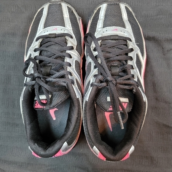 NIKE Reax Torch 4 Black and Hot Pink. - Picture 6 of 6